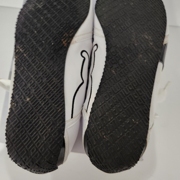 Womens Puma sneakers, size 8.5 - Picture 4 of 5